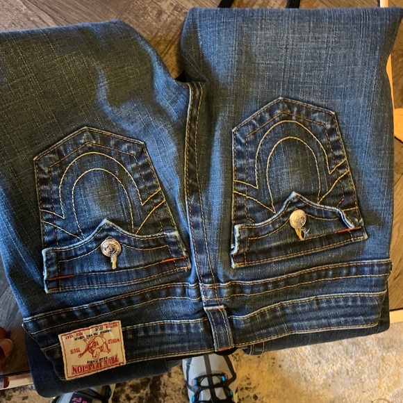 3 pairs of woman’s true religion jeans - Picture 3 of 8